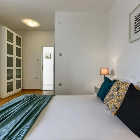 Lrs 2 In The Centar Of Apartment
