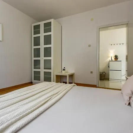 Lrs 2 In The Centar Of *