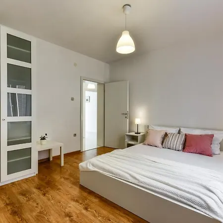 Lrs 2 In The Centar Of Zadar