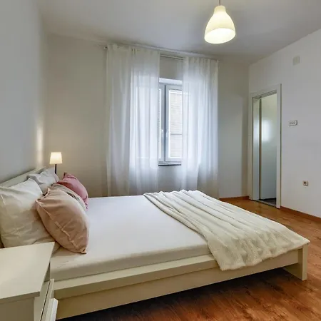 Lrs 2 In The Centar Of Apartment Zadar